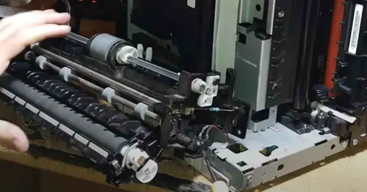 یکی دیگر از قطعات تشکیل دهنده پرینتر، مگنت رولر است.