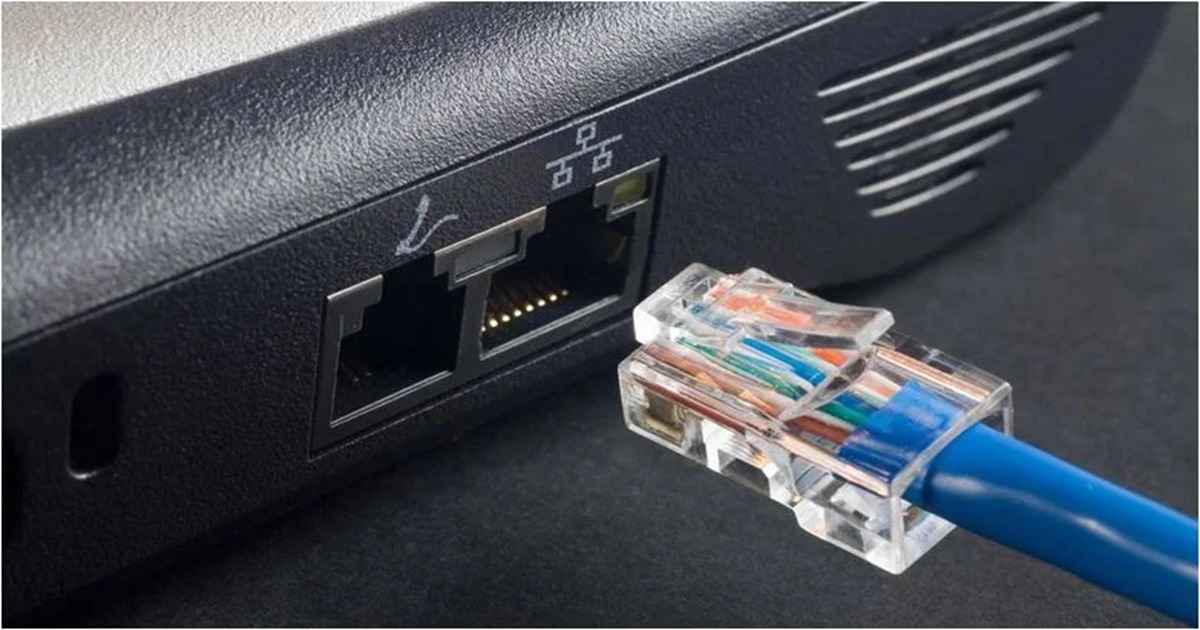 یکی از ابتدایی ترین ترفند تبدیل پرینتر معمولی به وایرلس، اتصال پرینتر از طریق کابل USB به روتر است. 